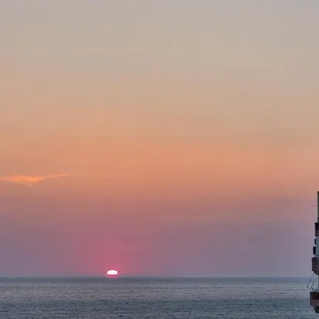 Sunset Seaview Apartment *