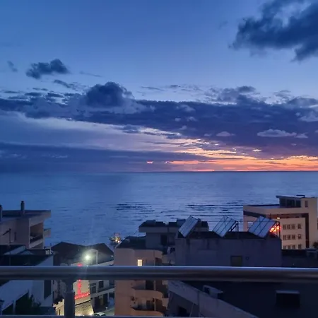 Sunset Seaview Apartment *